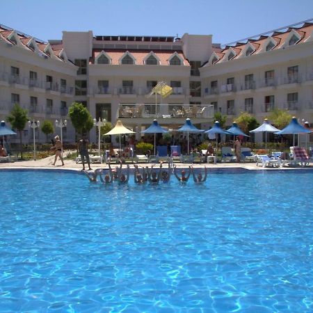 Golden Sunset Hotel&Spa Kemer Zewnętrze zdjęcie A swimming pool at a hotel in Turkey