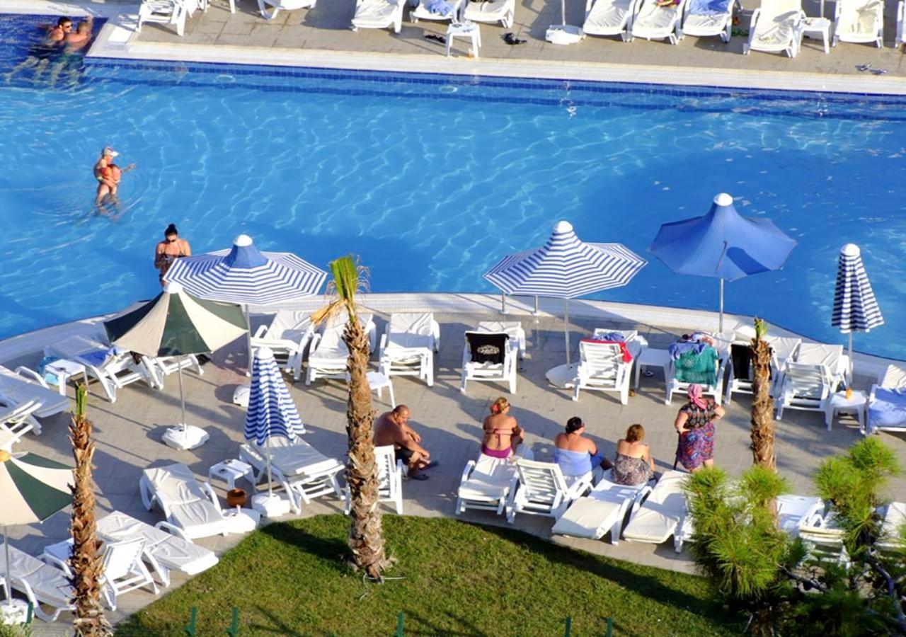 Golden Sunset Hotel&Spa Kemer Zewnętrze zdjęcie A pool at a hotel in Turkey