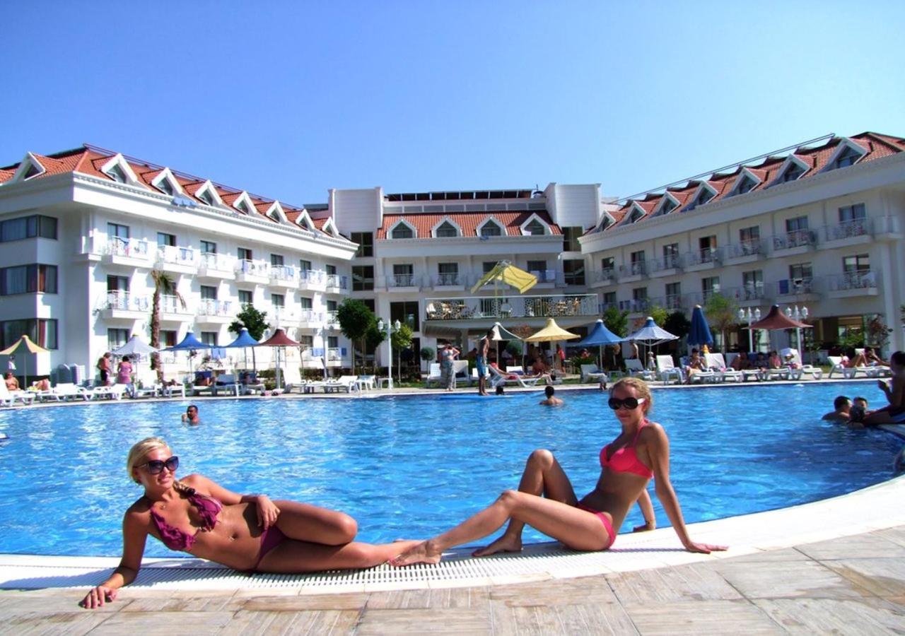 Golden Sunset Hotel&Spa Kemer Zewnętrze zdjęcie A pool at a hotel in Turkey