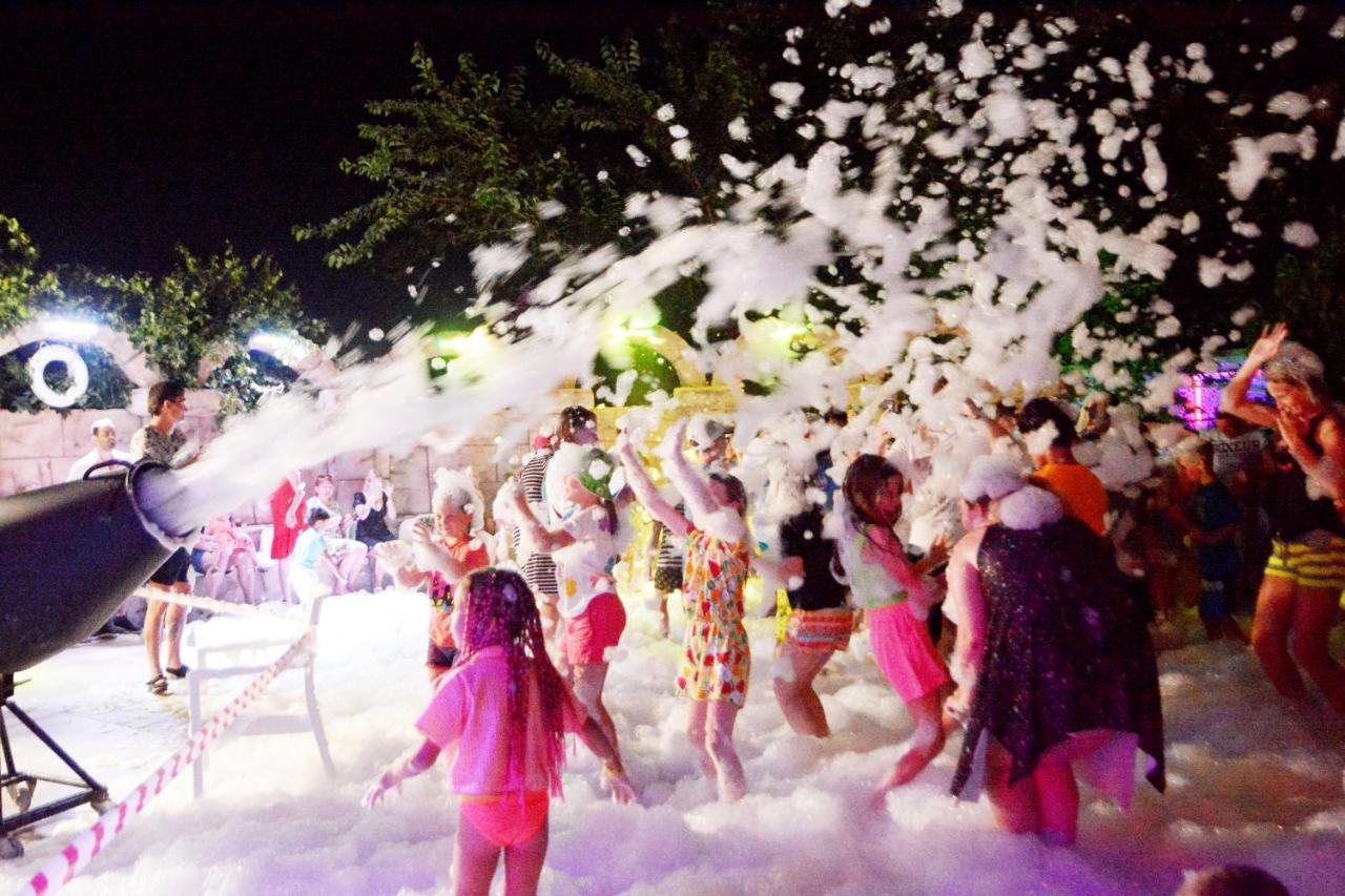 Golden Sunset Hotel&Spa Kemer Zewnętrze zdjęcie Foam party in Croatia