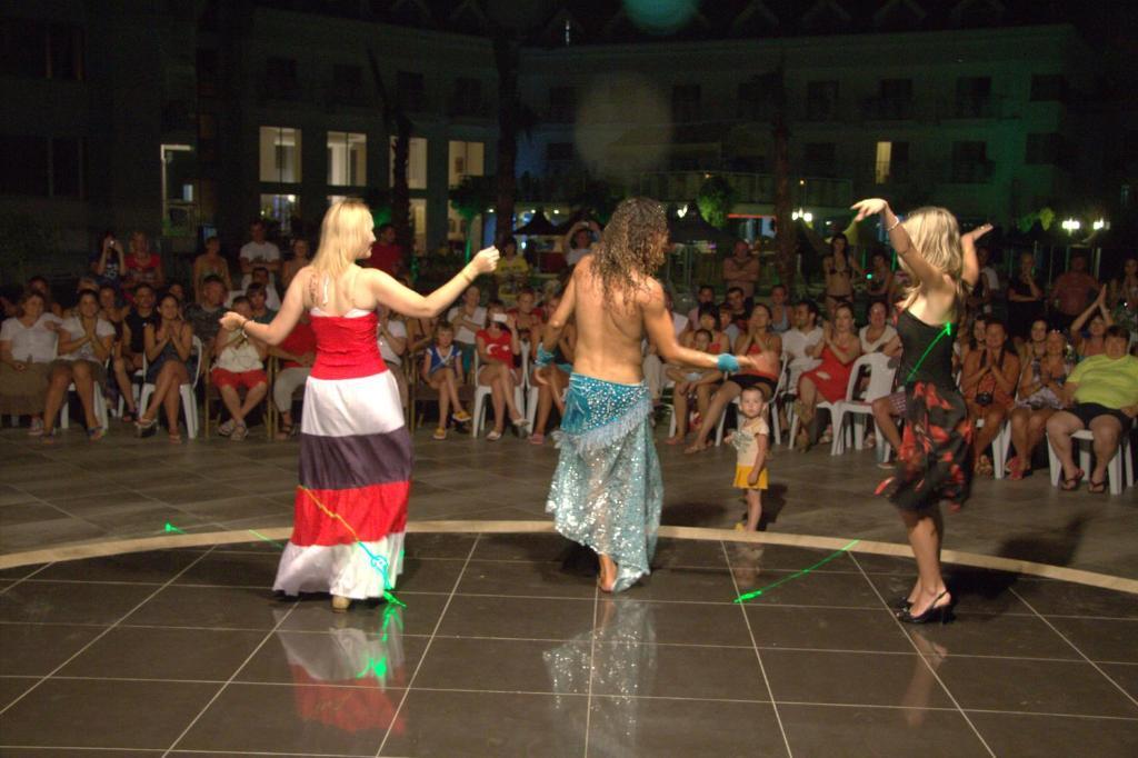 Golden Sunset Hotel&Spa Kemer Zewnętrze zdjęcie Greek dancers