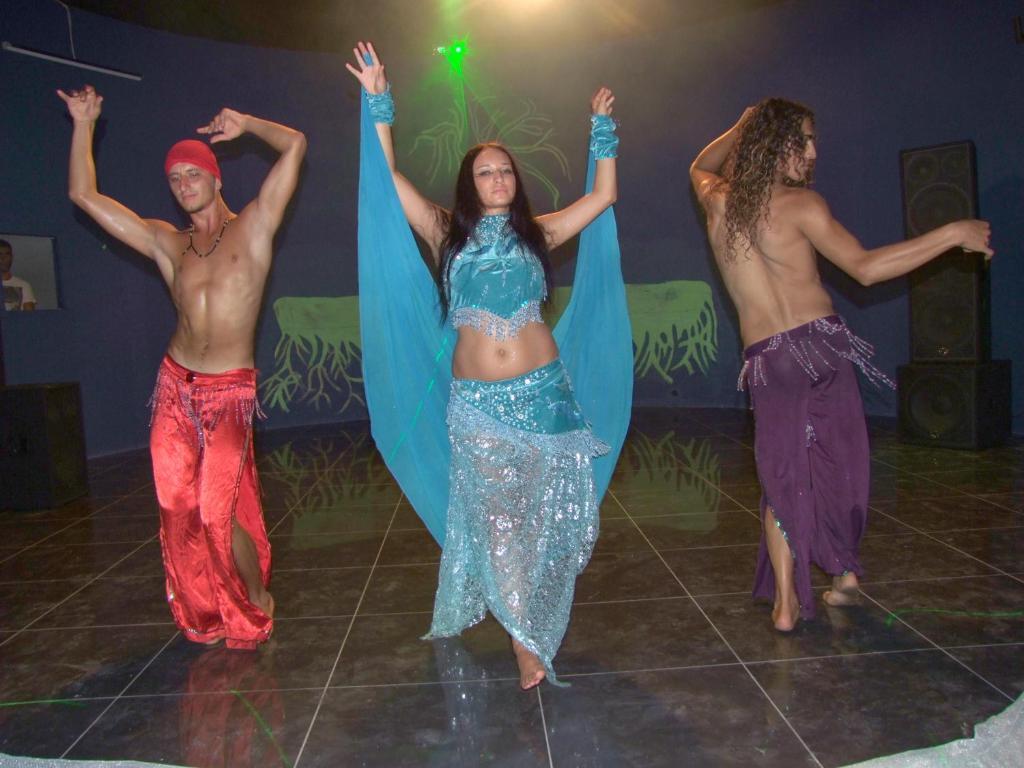 Golden Sunset Hotel&Spa Kemer Zewnętrze zdjęcie Belly dancers in Egypt