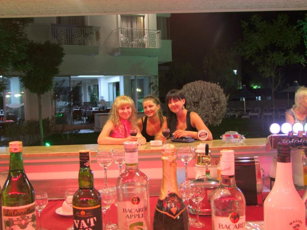Golden Sunset Hotel&Spa Kemer Zewnętrze zdjęcie A bar in Kos