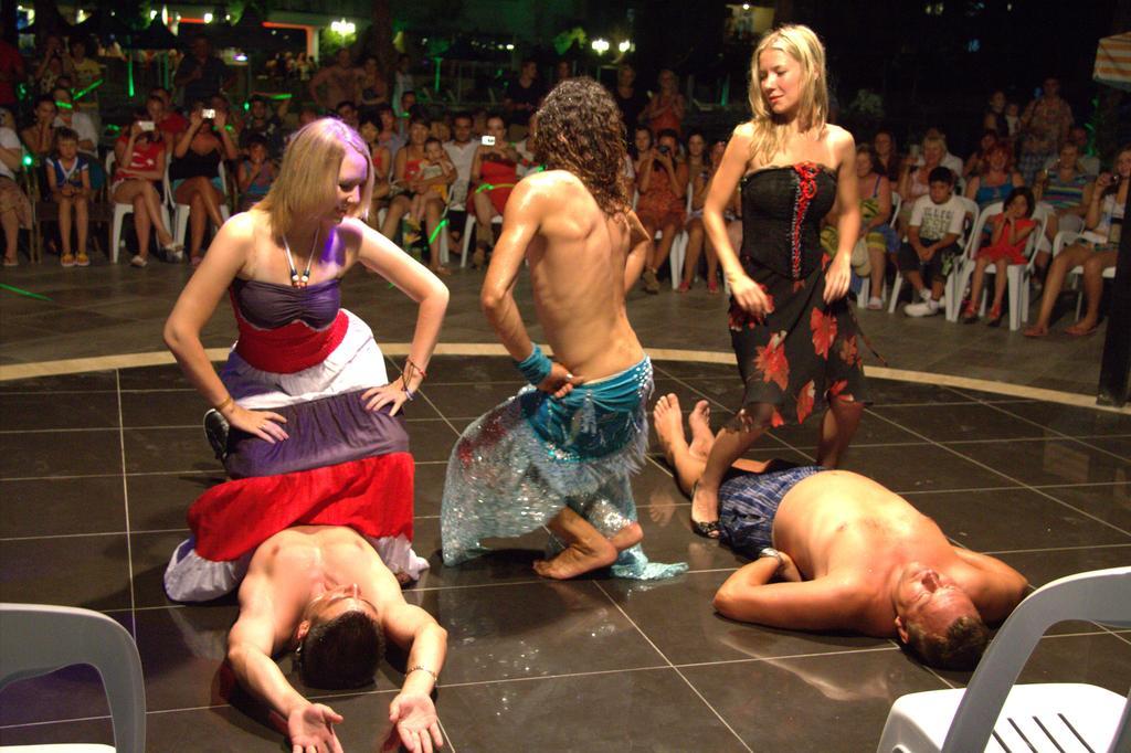 Golden Sunset Hotel&Spa Kemer Zewnętrze zdjęcie A nightclub in Magaluf